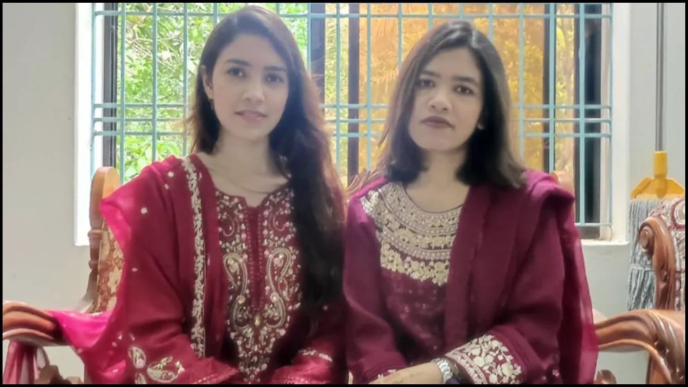 দুই বোনের সাফল্যে আনন্দে ভাসছে পরিবার