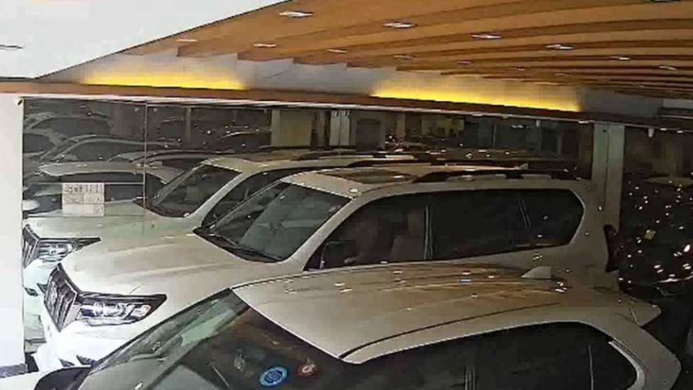 রাজধানীতে হ্যালো কারসের মালিক-কর্মচারীরা আতঙ্কে দিন কাটাচ্ছে