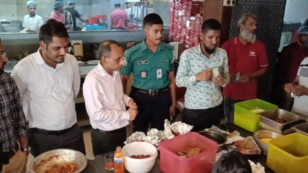 হাান্ডি’ ও ‘ধাবা’ রেস্টুরেন্টকে জরিমানা