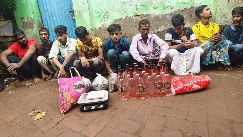 বগুড়ায় যৌথবাহিনীর হাতে ৯ মাদক কারবারি আটক