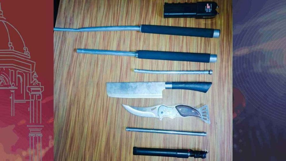 বগুড়ায় দেশীয় অস্ত্রসহ পাঁচজন গ্রেফতার