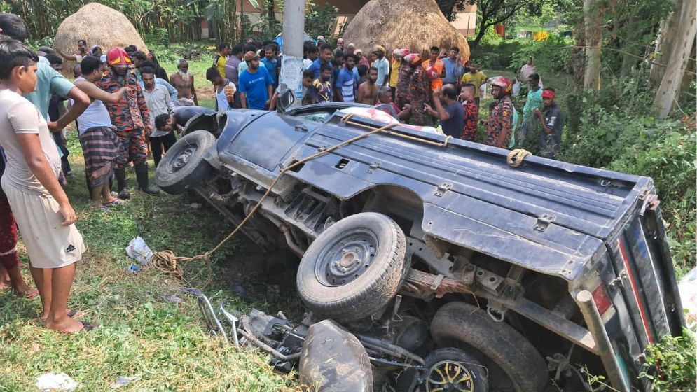 বগুড়ায় পিকআপের ধাক্কায় মা–মেয়ের মৃত্যু