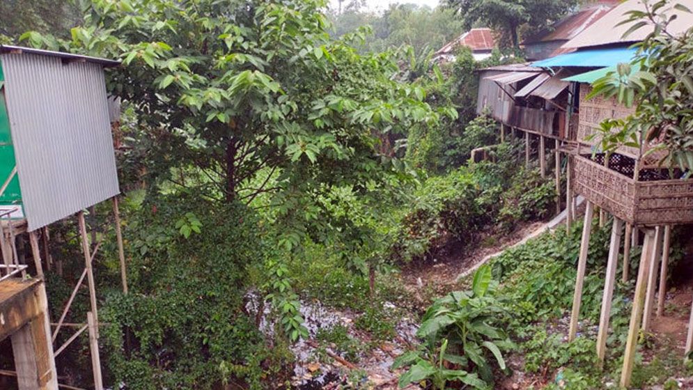 দুই যুগের দখল-দূষণে মৃতপ্রায় বানিয়াজুরি খাল