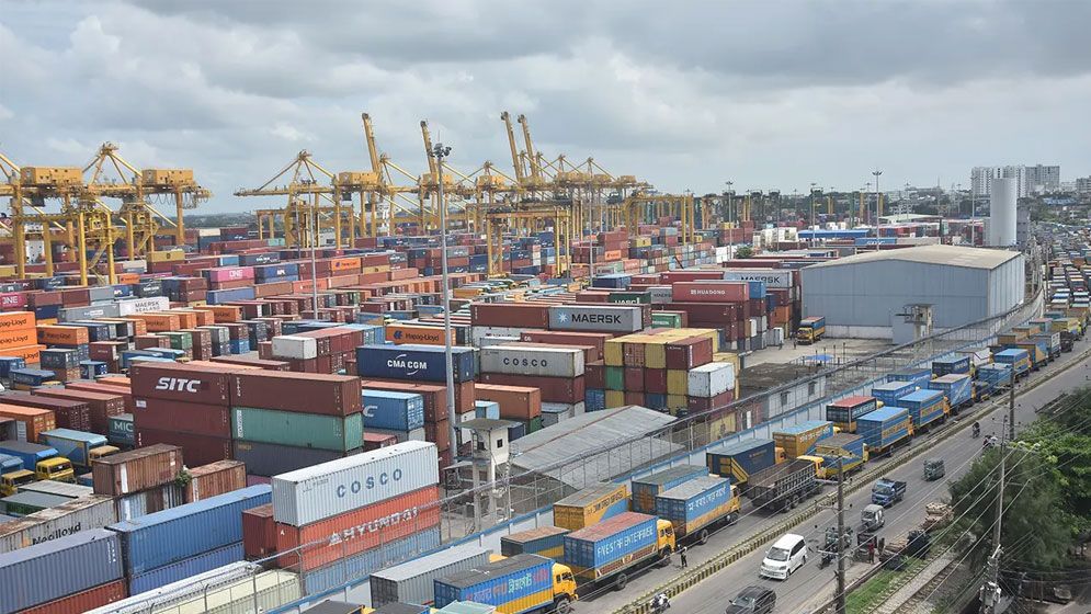 চট্টগ্রাম বন্দরে মাশুল বাড়ায় পণ্যের দামে চাপের আশঙ্কা