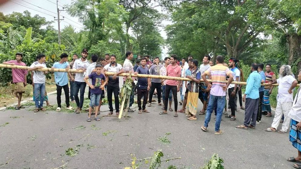 ফরিদপুরে সীমানা পুনর্বিন্যাস নিয়ে দ্বিতীয় দিনের মতো মহাসড়ক অবরোধ