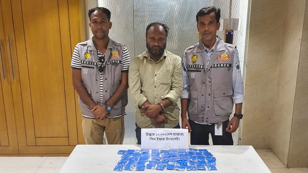 নয়াপল্টনে ১০ হাজার ইয়াবাসহ মাদক কারবারি গ্রেপ্তার