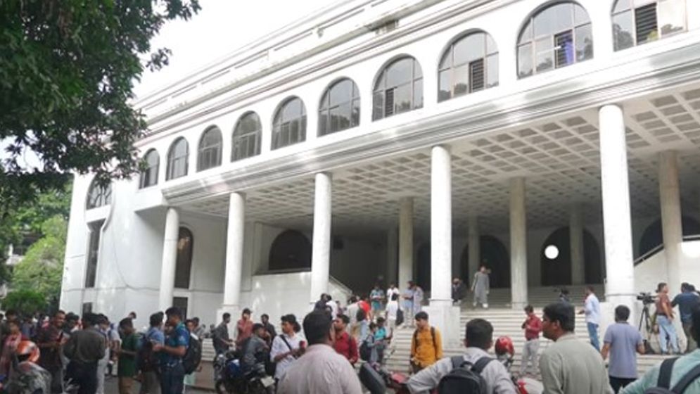 শান্তিপূর্ণভাবে সম্পন্ন ৩৮তম ডাকসু নির্বাচন