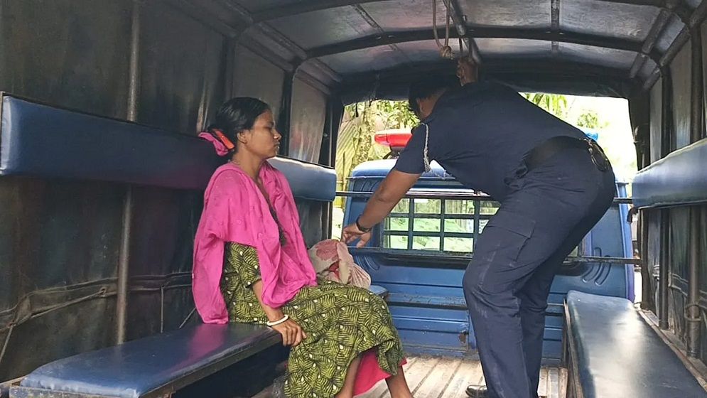 গলা কেটে ৫ মাসের শিশুকে হত্যা করলেন মা