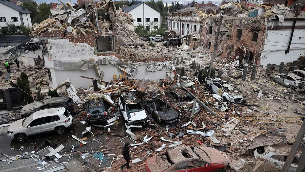 ইউক্রেনের কিয়েভে রাশিয়ার বড় ধরনের ক্ষেপণাস্ত্র হামলা, শিশুসহ নিহত ৩