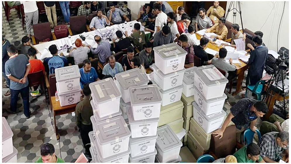 আট ঘণ্টার ভোট গুনতে সময় লাগলো ৪০ ঘণ্টা