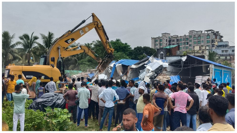 বাঁকখালী নদী তীরে অবৈধ স্থাপনা উচ্ছেদ শুরু