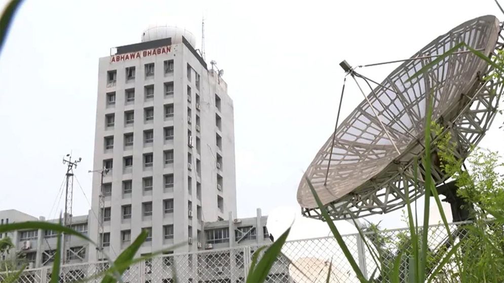 ঢাকায় বৃষ্টির আভাস, শিগগিরই কমছে না গরম