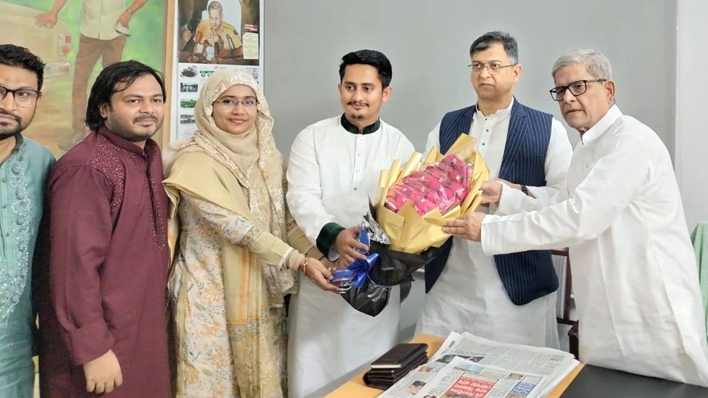 বিএনপির প্রতিষ্ঠাবার্ষিকীতে শুভেচ্ছা বিনিময় এনসিপির