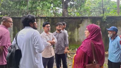 ঢাবিতে  বৃষ্টির কারণে সৃষ্ট জলাবদ্ধতা পরিদর্শন