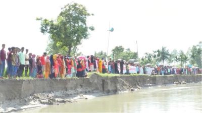 কুড়িগ্রামে টেকসই বেড়ি বাঁধের দাবীতে মানববন্ধন