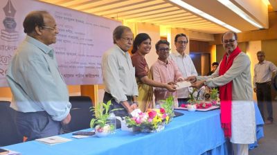 খালেদ পাঠান সাহিত্য পুরস্কার পেলেন সৈয়দ কামরুল হাসান ও গোলাম শফিক