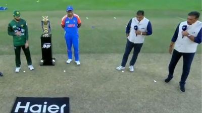 টস জিতে ফিল্ডিংয়ের সিদ্ধান্ত ভারতের