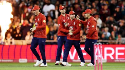 রেকর্ডবন্যায় ইংল্যান্ডের সবচেয়ে বড় টি-টোয়েন্টি জয়