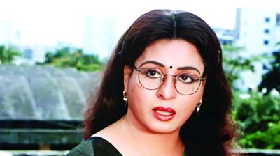 নীরবে দেশে এসেছেন শাবানা