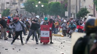 এবার জেন-জি বিক্ষোভে ফুঁসে উঠেছে পেরু