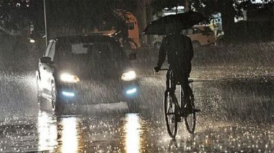 রাতে ঢাকায় হালকা বৃষ্টির আভাস