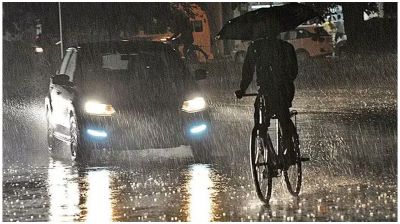 রাতে ঢাকায় বজ্রসহ বৃষ্টির আভাস, কমবে তাপমাত্রা