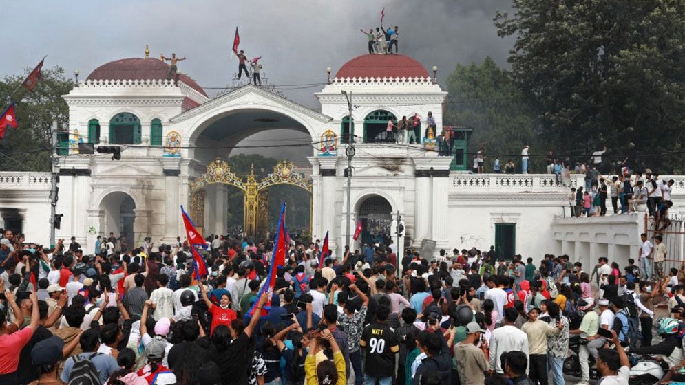নেপালে নতুন রাজনৈতিক সংকট: পার্লামেন্ট পুনর্বহালের দাবি প্রধান দলগুলোর