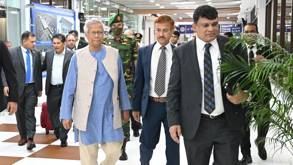 শীর্ষ রাজনৈতিক নেতাদের নিয়ে নিউ ইয়র্কের পথে প্রধান উপদেষ্টা