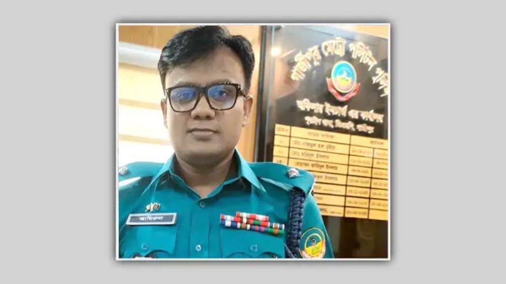 ফেসবুক পোস্টে আপত্তিকর মন্তব্যে ওসি ক্লোজড