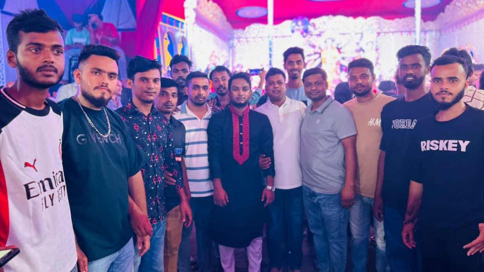 কিশোরগঞ্জে সনাতন ধর্মাবলম্বীদের সঙ্গে ছাত্রদলের শুভেচ্ছা বিনিময়