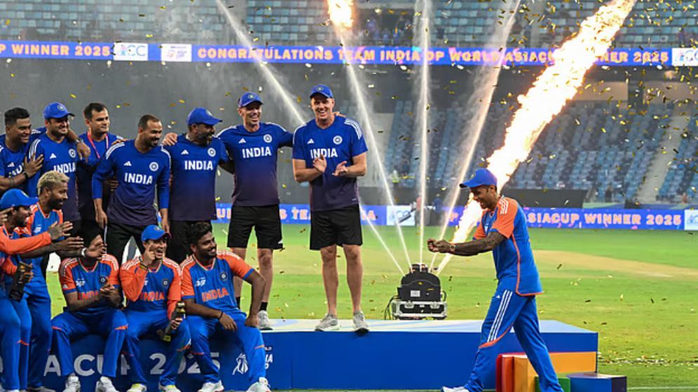 খেলায় রাজনীতি টানা উচিত নয় : ডি ভিলিয়ার্সের