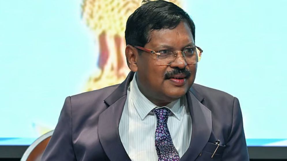 ভারতের প্রধান বিচারপতির দিকে জুতা নিক্ষেপ