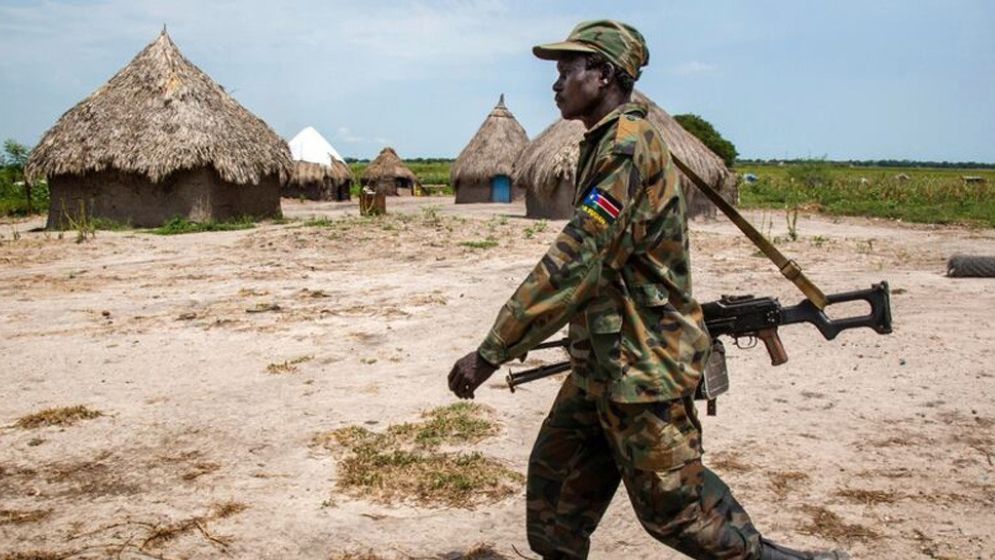 প্রেমিকাকে নিয়ে দুই সেনা কর্মকর্তার বন্দুকযুদ্ধে নিহত ১৪