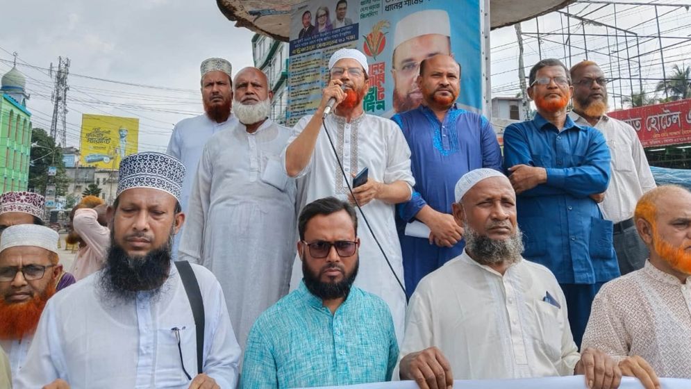 কুড়িগ্রামে ভাঙ্গন রোধে স্থায়ী বাঁধ নির্মাণের দাবীতে মানববন্ধন