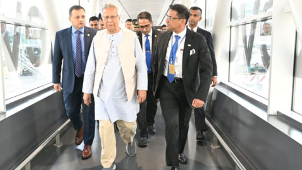 প্রধান উপদেষ্টা ইতালি পৌঁছেছেন