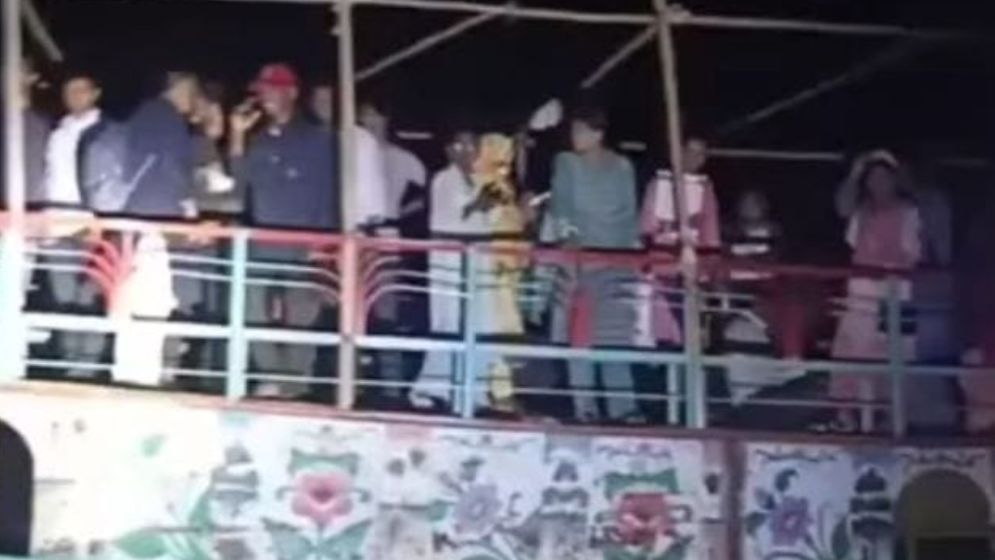 ৯৯৯-এ ফোন করে মধ্যরাতে উদ্ধার হলেন হাওরে আটকে পড়া ৮০ শিক্ষার্থী