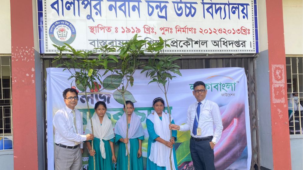 নরসিংদীতে ৪৮০ শিক্ষার্থীদের মাঝে চারা বিতরণ