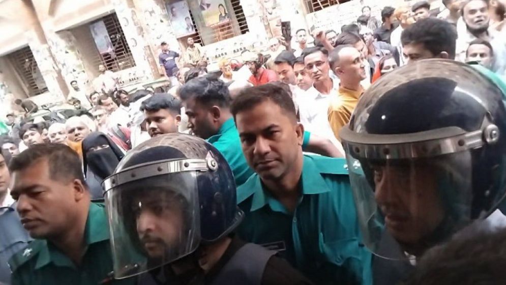 নতুন মামলায় তৌহিদ আফ্রিদি ও তার বাবাসহ গ্রেফতার ৪