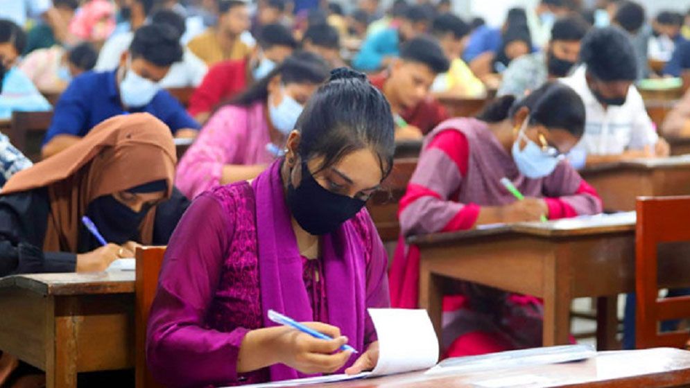 ৪৯তম বিশেষ বিসিএসের লিখিত পরীক্ষা শুরু, তিন লাখের বেশি প্রার্থী অংশ নিচ্ছেন