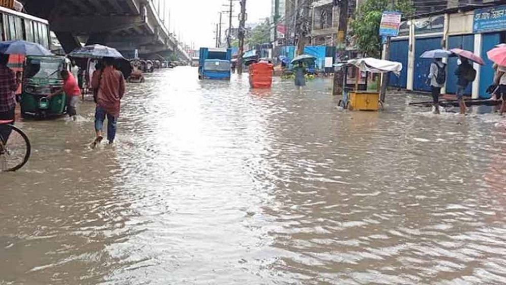 ঢাকায় টানা বৃষ্টিতে জলাবদ্ধতা