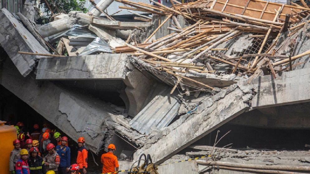 ইন্দোনেশিয়ায় স্কুলভবন ধসে ৫০ জন নিহত, শতাধিক আহত