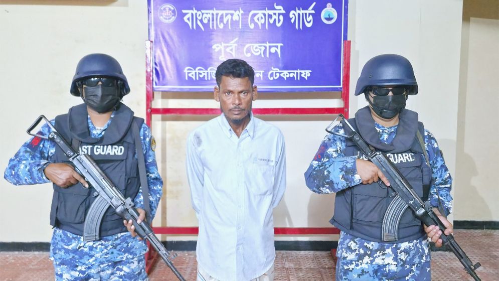 টেকনাফে মানবপাচার চক্রের সদস্য আটক