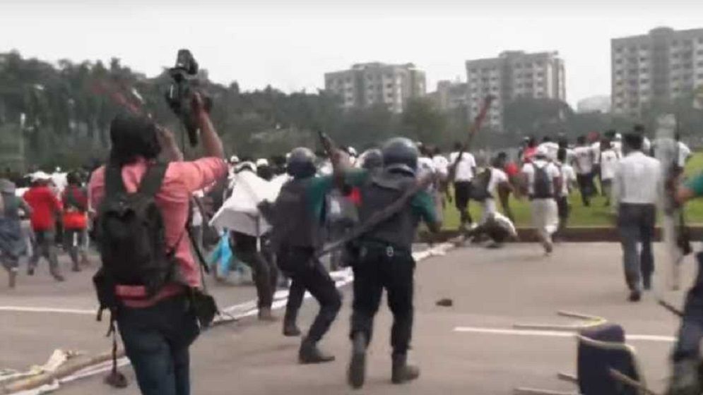 সংসদ ভবন এলাকায় সংঘর্ষে আহত ১০ জুলাই যোদ্ধা ঢামেকে ভর্তি