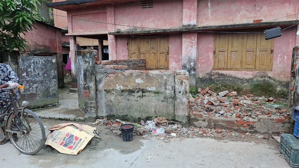 সুদের টাকা পরিশোধে ব্যর্থ, বিএনপি নেতার বিরুদ্ধে জমি দখল ও নির্যাতনের অভিযোগ