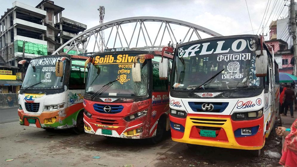 বগুড়ায় করতোয়া গেটলক বাসের ধর্মঘট, ভোগান্তিতে শত শত যাত্রী