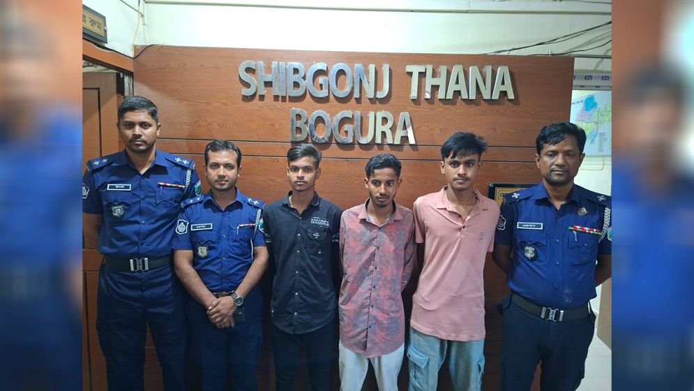 বগুড়ায় মা-ছেলে হত্যার জট খুলল পুলিশ, নিহতের মামাতো ভাই গ্রেফতার