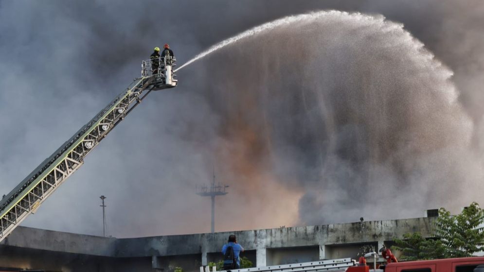 শাহজালাল বিমানবন্দরের আগুন সম্পূর্ণ নিয়ন্ত্রণে