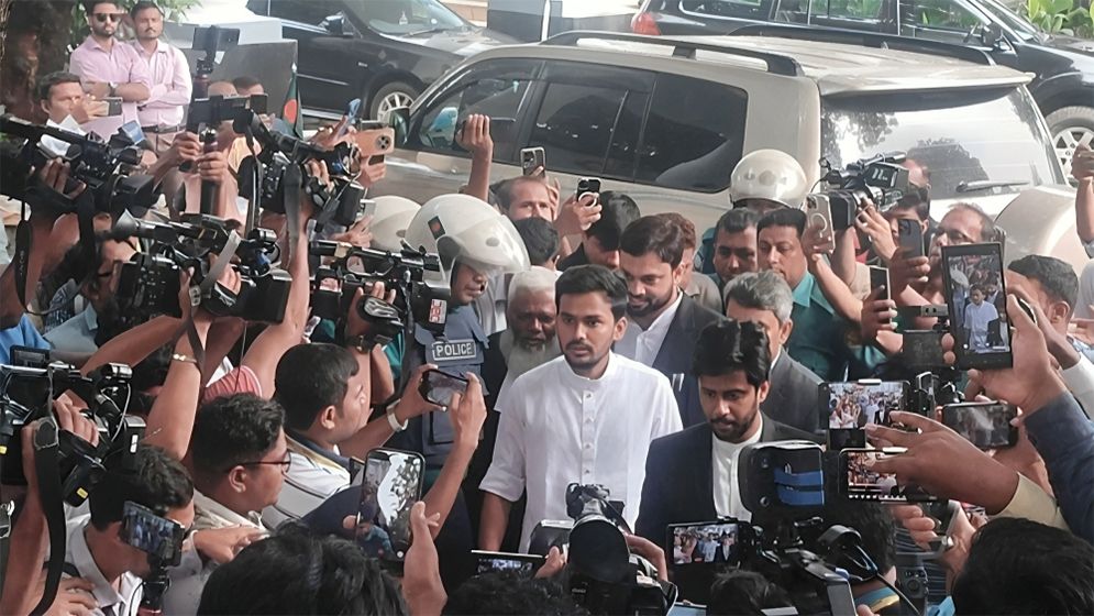 হাসিনার বিরুদ্ধে সাক্ষ্য দিতে ট্রাইব্যুনালে আসিফ মাহমুদ