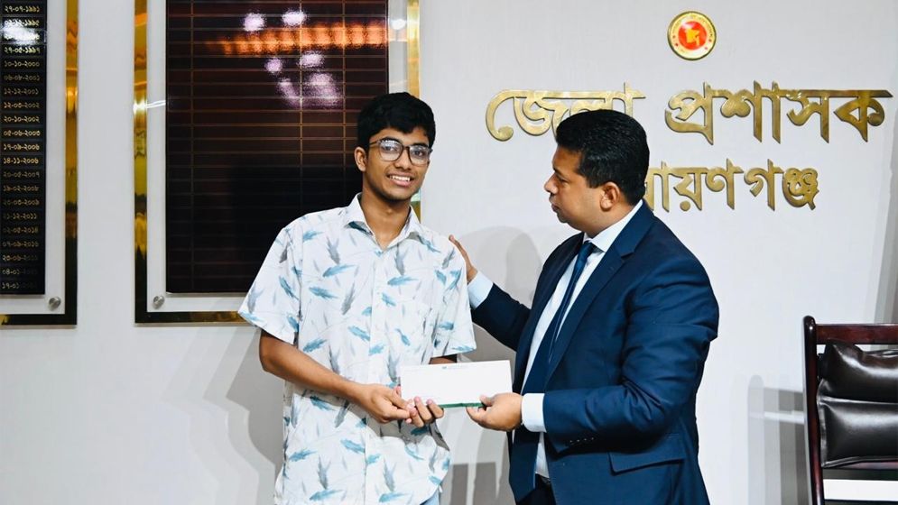 ডিসির আর্থিক সহায়তায় দাবা বিশ্বকাপে অংশ নিচ্ছেন মনন রেজা নীড়