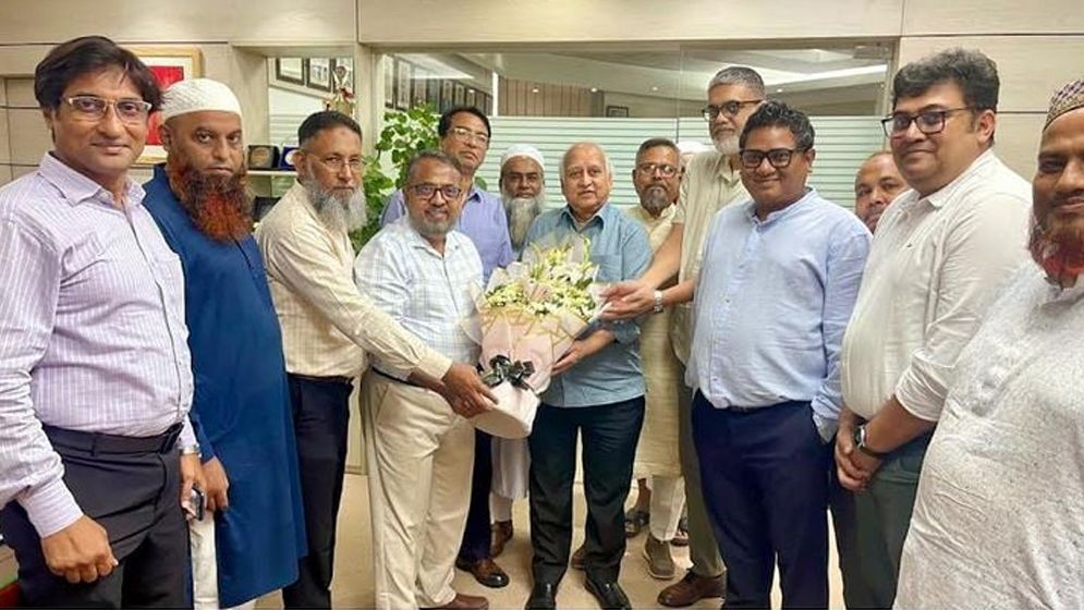 ইউজিসি চেয়ারম্যানের সাথে খুবি উপাচার্যের সৌজন্য সাক্ষাৎ